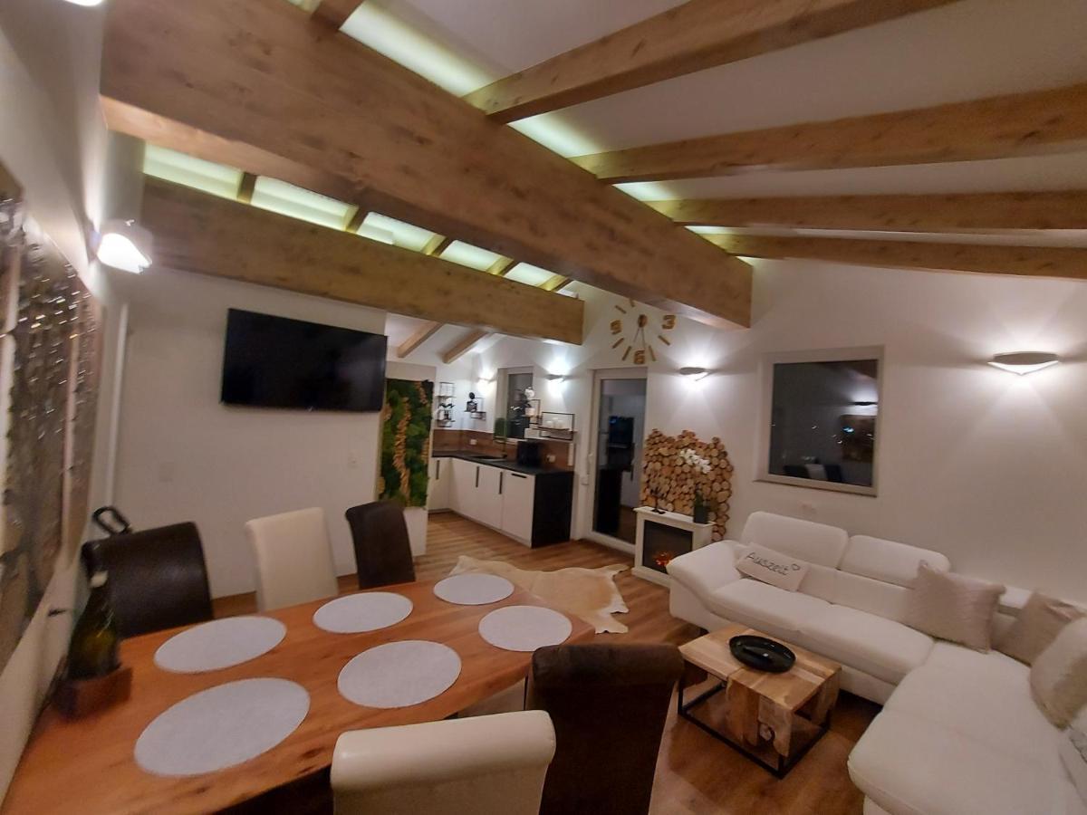Апартаменти Auszeit Steiraland Penthouse 9 Mit Grossen Balkon Und Parkplatz Леобен Екстер'єр фото